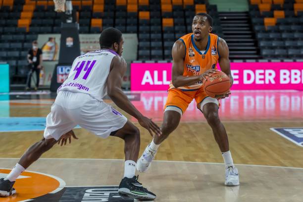 进攻固然精 进攻固然精